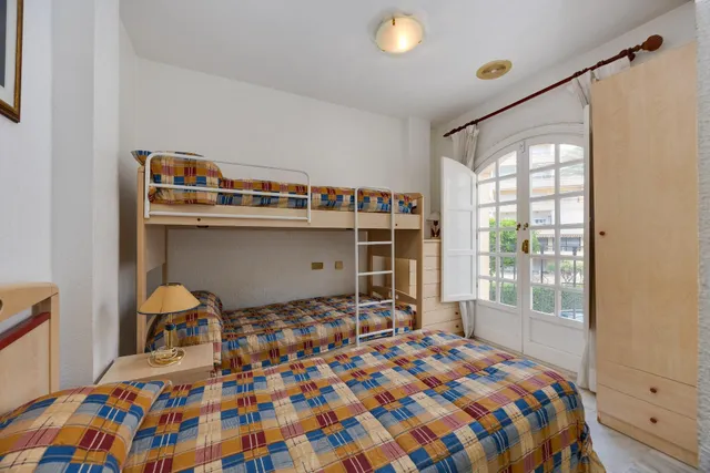 Apartamento de tres dormitorios y dos baños en residencial Duquesa Beach, primera línea de la playa de los locos — 8