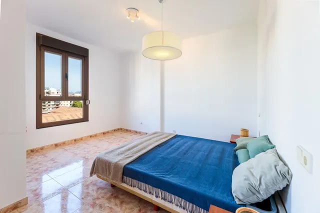 Oportunidad única junto a la plaza París! 7º piso con terraza, mucha luz y vistas despejadas. Posibilidad de aparcamiento. — 13