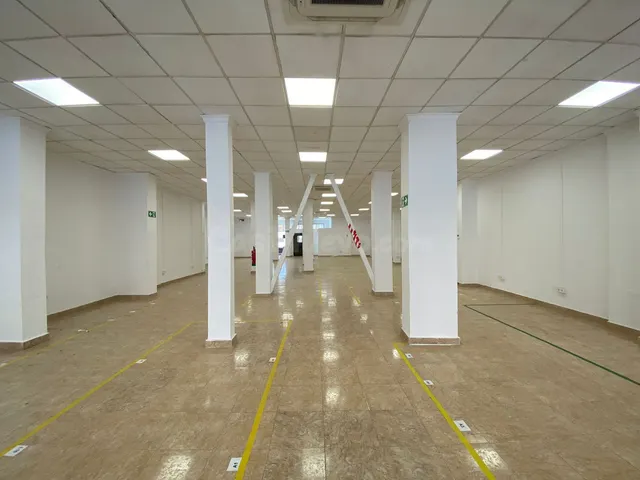 Local comercial 368m² en venta - La Princesa-Huelin — 3