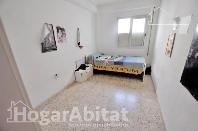 AMPLIO Y EXTERIOR CON BALCÓN Y TRASTERO, EN EL CENTRO — 14