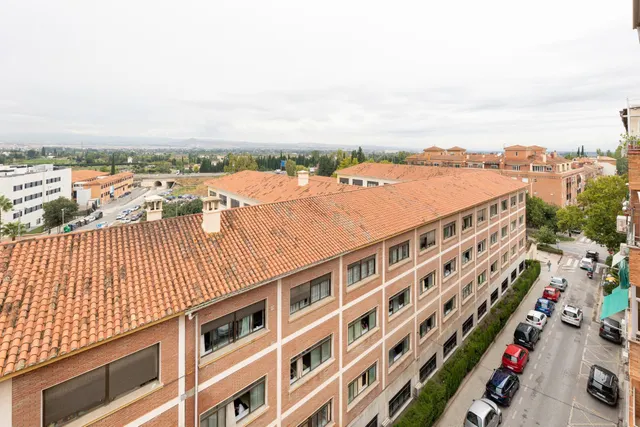 ¡Oportunidad única! Ático de 4 dormitorios y 2 baños con gran terraza frente al Colegio Agustinos (Arabial) — 29