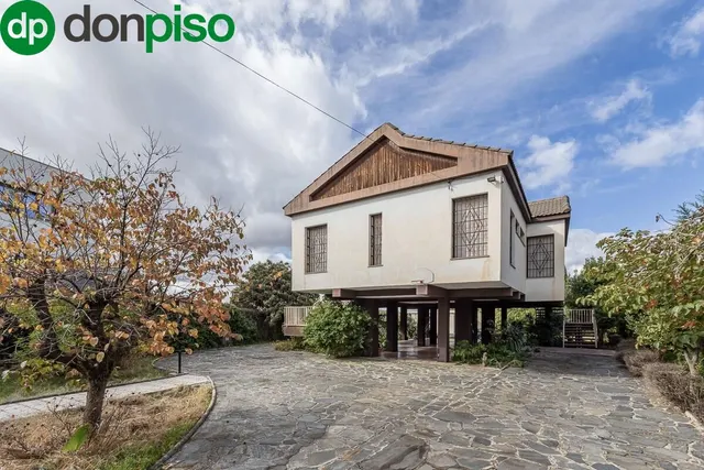 Gran casa con parcela y piscina en Cájar — 29
