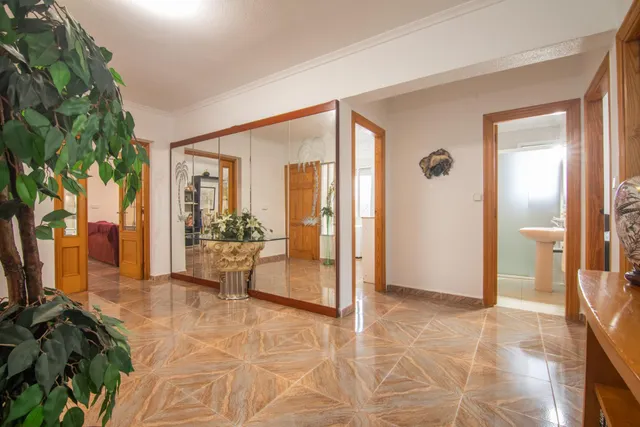 Chalet sito en Valverde con 6 habitaciones, 3 baños, piscina y garaje — 35