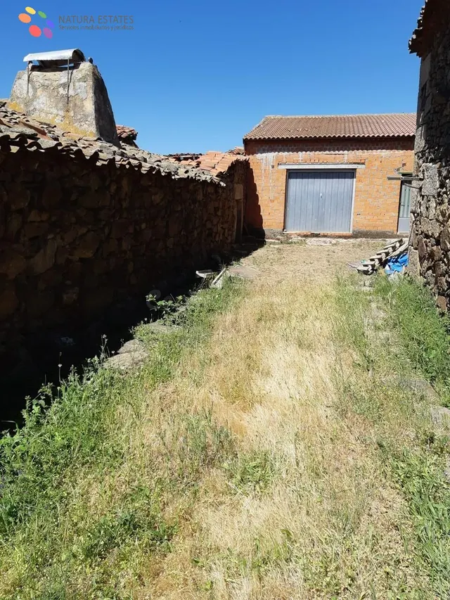 PARCELA Y CORRAL PARA REALIZACION DE VIVIENDA DE PUEBLO - foto 4