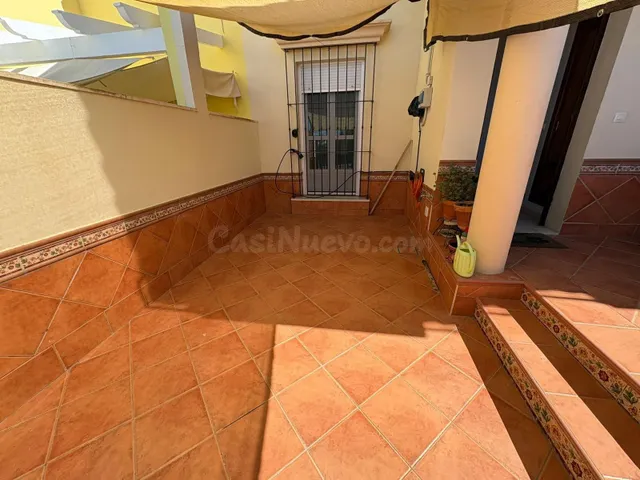 Amplia y Luminosa Vivienda con Atico en Ubicación Privilegiada Calle Vilches! — 2