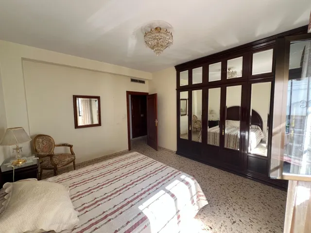 Gran casa con garaje y Local en Plaza Santa Marina — 21