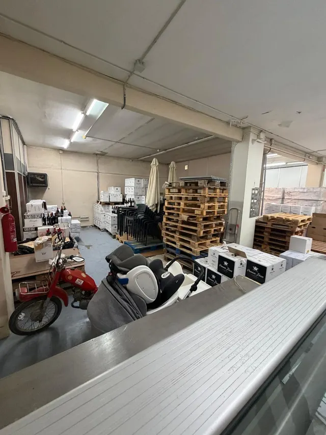LOCAL EN VENTA EN ESPLUGUES DE LLOBREGAT — 10