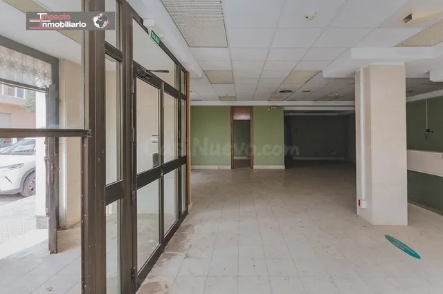 Amplio Local Comercial en la Zona de Tagarete, Almería - Opo - foto 2