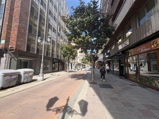 OFICINA EN AVD. ESPAÑA — 13