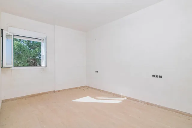 EDIFICIO EN VENTA EN MORALEDA DE ZAFAYONA — 40