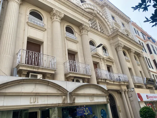 UNA OFICINA AMPLIA EN PLENA CALLE CRUZ CONDE