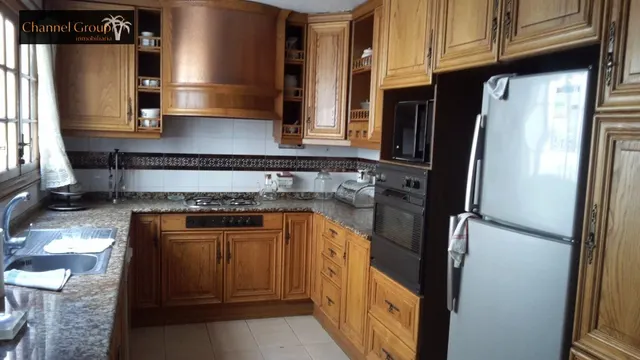 SE VENDE CASA SEÑORIAL UBICADA EN PLENO CENTRO CON EXCELENTES VISTAS — 25