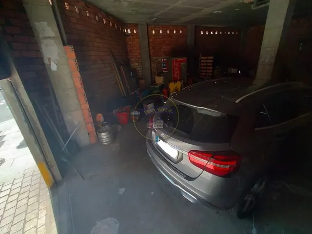 ESQUINA COMERCIAL DE 18 M. ESCAPARATE, FRENTE A POVISA. CARENCIA 18 MESES. — 2