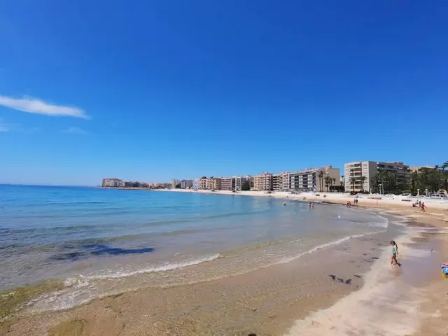 FANTASTICO CHALET ADOSADO CON PISCINA COMUNITARIA, IDEAL PARA VIVIR TODO EL AÑO — 28