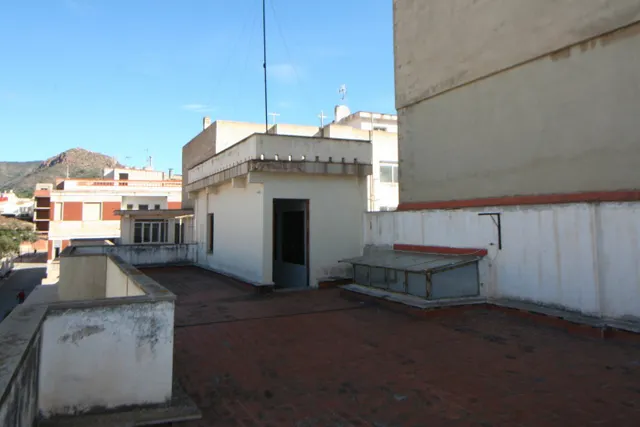 CASA A TRES ESQUINAS SITUADA A ESCASOS METROS DE LA IGLESIA DE LA ASUNCION. — 41