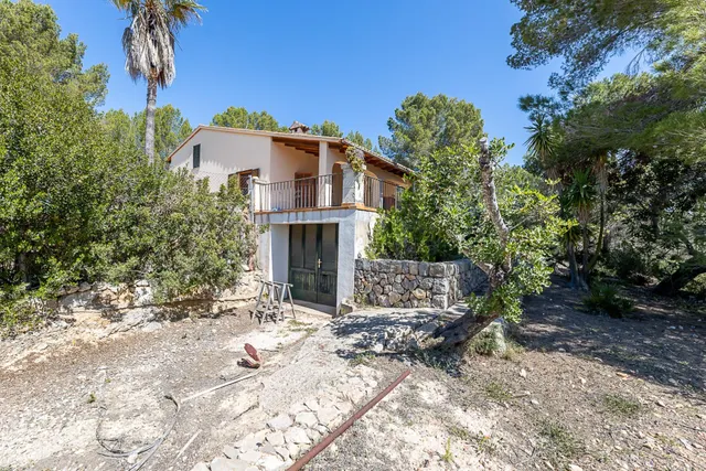 SE VENDE FANTASTICA FINCA RÚSTICA CON 35.000M2 DE TERRENO EN CALVIÀ — 35