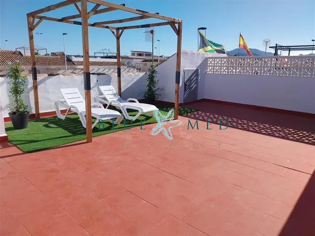 ¡Hermosa propiedad de estilo «Clásico» cerca del campo de golf! — 28