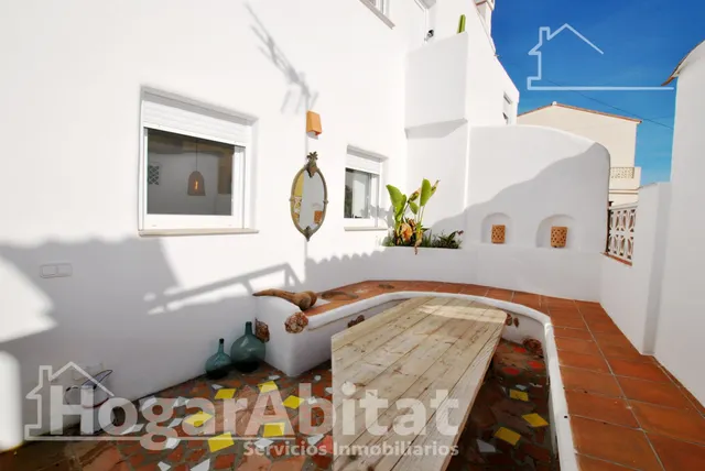 CASA SEMINUEVA Y ESQUINERA CON TERRAZA CERCA DE LA PLAYA — 30