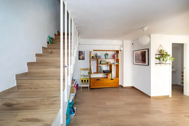 ¡Tu hogar soñado te espera en esta espectacular casa reformada! — 18