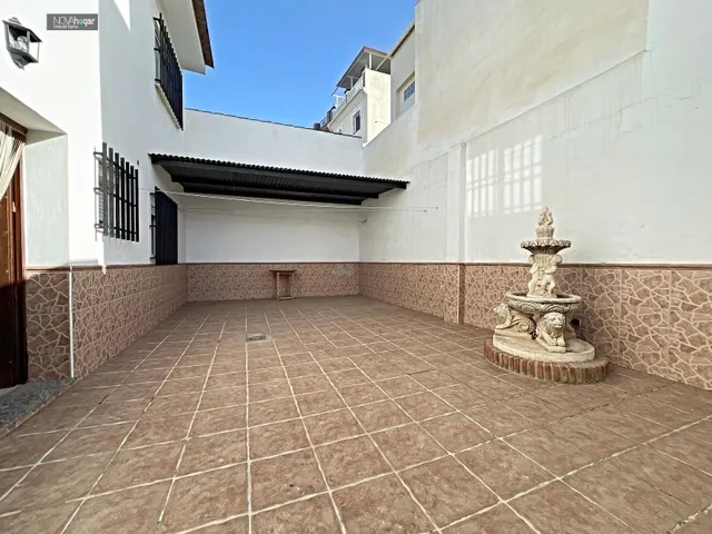 Amplia casa mata con gran patio y garaje — 9
