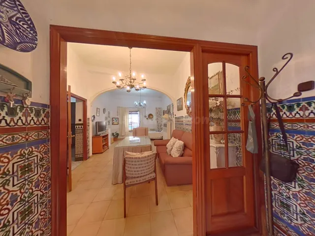 ESPECTACULAR CASA JUNTO A LA PLAZA DE  SAN MIGUEL. — 2