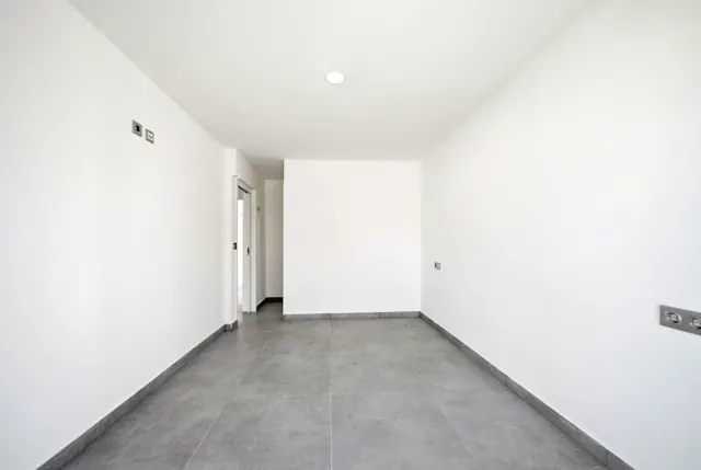 Chalet independiente en venta en Calle de la Roca Negra — 24