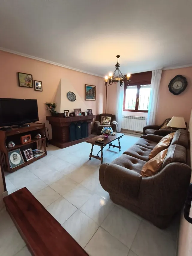 Amplia Casa en Melgar de Fernamental con Jardín y Terraza — 26