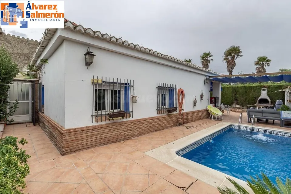 CASA CON PISCINA EN URB LOS CHOPOS - LAS GABIAS
