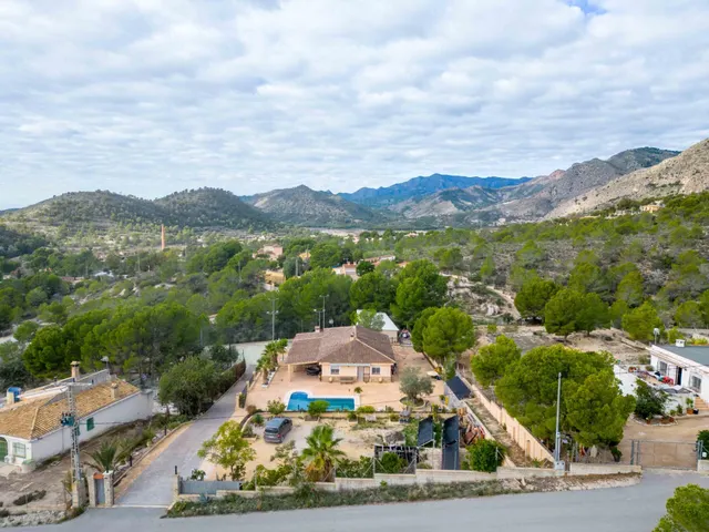 Preciosa finca Chalet con 4 dormitorios y 3.000 m2 de parcela vallada en la Robella — 8