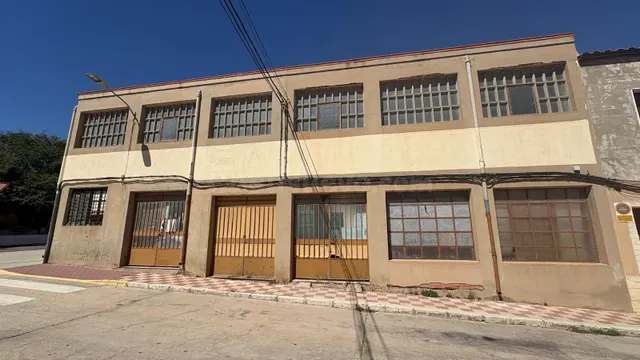 NAVE INDUSTRIAL CON MUCHAS POSIBILIDADES — 3