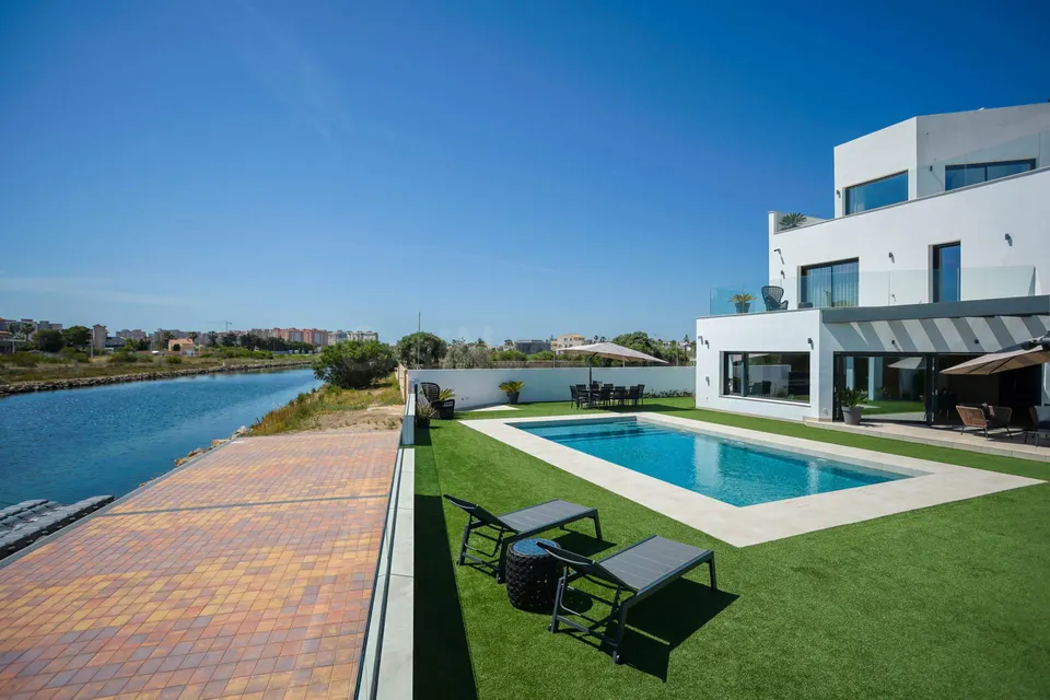 Villa 4 habitaciones 520m² en venta - Playa del Esparto-Veneziola