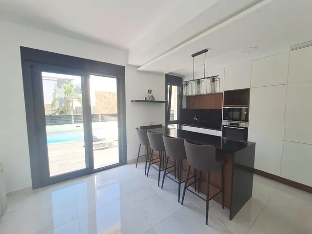 Villa con tres dormitorios en la zona de Lomas de Cabo Roig — 5