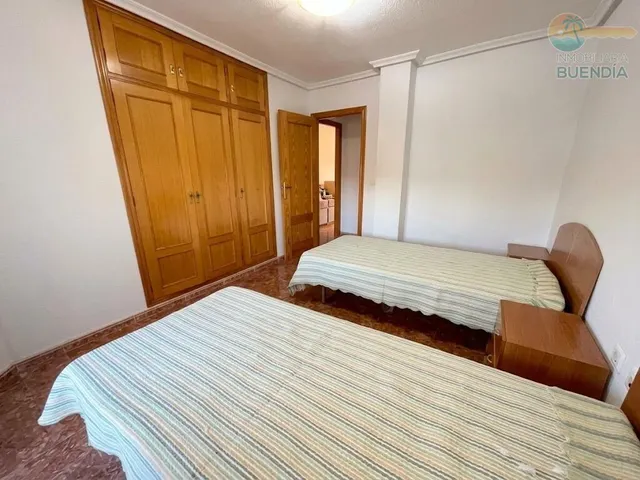 Piso de 3 dormitorios , garaje y trastero muy cercano a servicios — 14