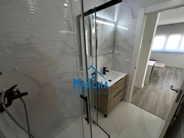 *720€ al mes* inmobiliaria la mancha alquila piso en zona centro de salud canal maria cristina de Albacete — 24