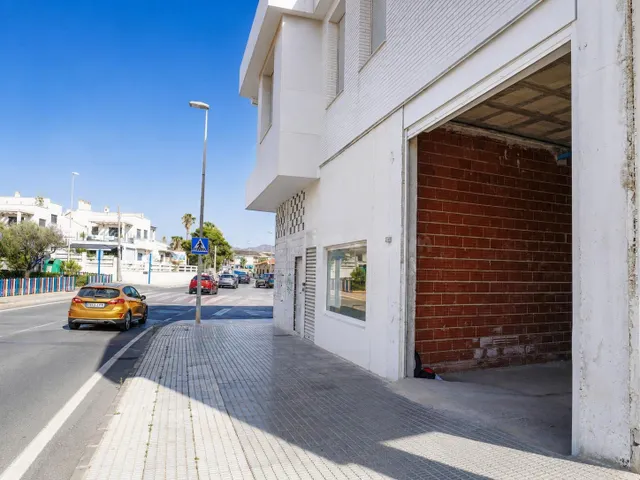 Local comercial en planta baja en Isla Plana - foto 3