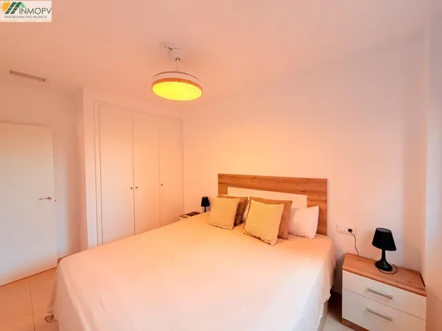 APARTAMENTO ESQUINERO EN PLANTA BAJA CON 2 DORMITORIOS, PISCINA, PARKING Y TRASTERO CERCA DE LA PLAYA — 7