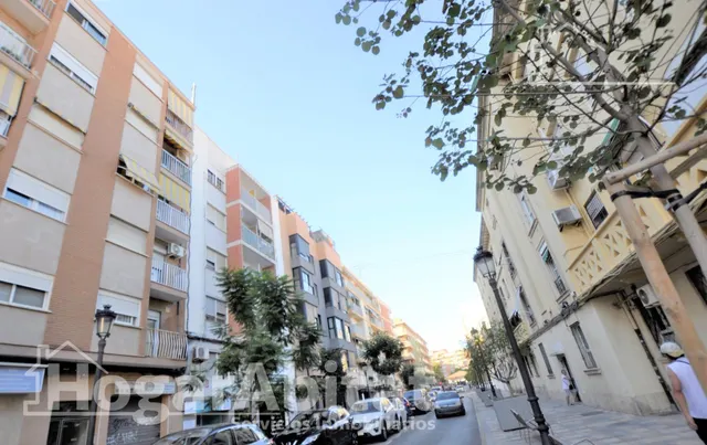 ¡PLAYA DE LA MALVARROSA! LUMINOSO, BONITO Y EXTERIOR CON BALCÓN — 35