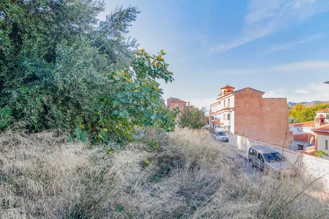 Oportunidad Única: Terreno Urbano en Vélez de Benaudalla - Costa Tropical — 43