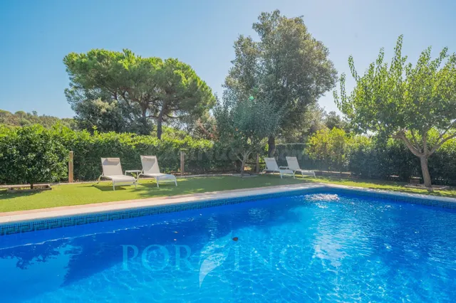 Casa completamente reformada con apartamento independiente, licencia turística, gran jardín y piscina en Calonge — 5