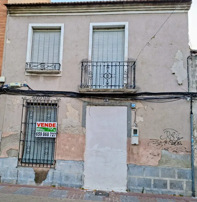 ¡OPORTUNIDAD! Solar de 150m2 frente al Ayuntamiento de Las T - foto 2