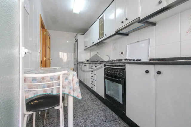 AMPLIO PISO DE 4 habitaciones CON GRAN BALCÓN - foto 5