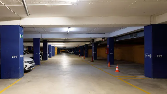 Parking 12m² en alquiler - Zona Franca — 17