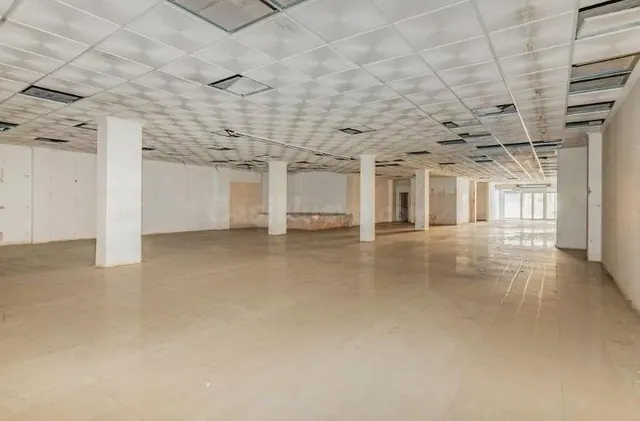 Local comercial en centro - foto 3