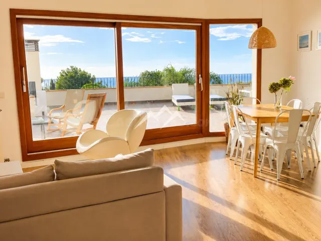 Apartamento con vistas al mar y piscina para alquiler de cor - foto 4