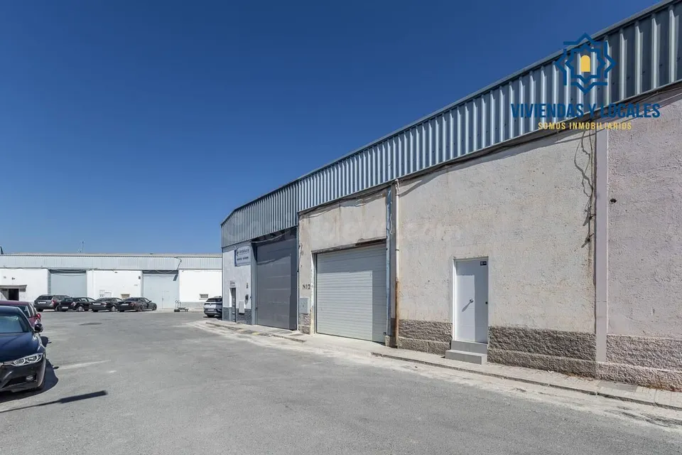 NAVE INDUSTRIAL EN POL. ASEGRA, PELIGROS.