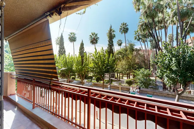 Piso exterior de 111 m2 con 4 dormitorios, garaje y trastero en Av Juan Antonio Perea — 10