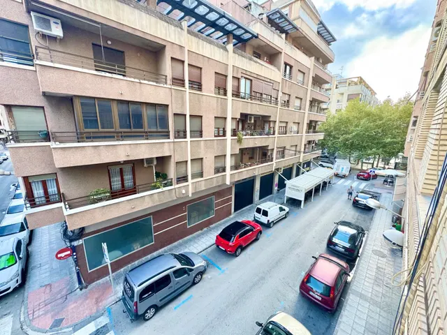 Increíble vivienda en Orihuela ciudad toda exterior con balcón amplio .. para vivir ¡Visitelo sin  compromiso!! — 24