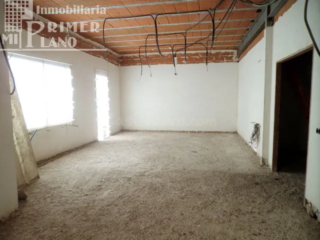 *Casa de dos plantas, de nueva construcción por terminar, po - foto 2