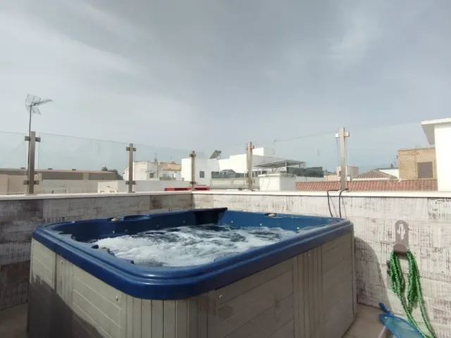 SE ALQUILA PISO CON AZOTEA PROPIA EN FUENTE AMARGA PARA TODO