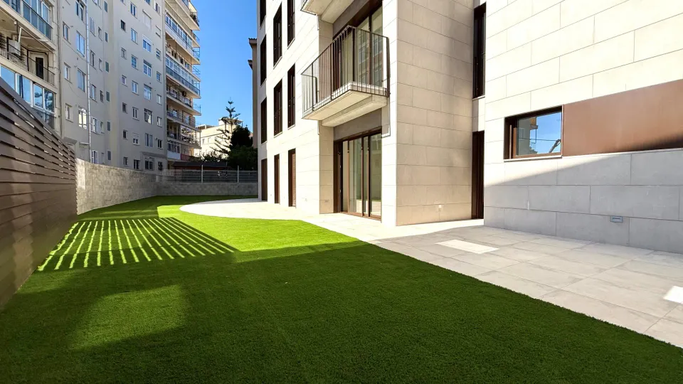 PLANTA BAJA A ESTRENAR EN SON DAMETO CON 235 M2 DE TERRAZA PRIVADA Y PISCINA COMUNITARIA